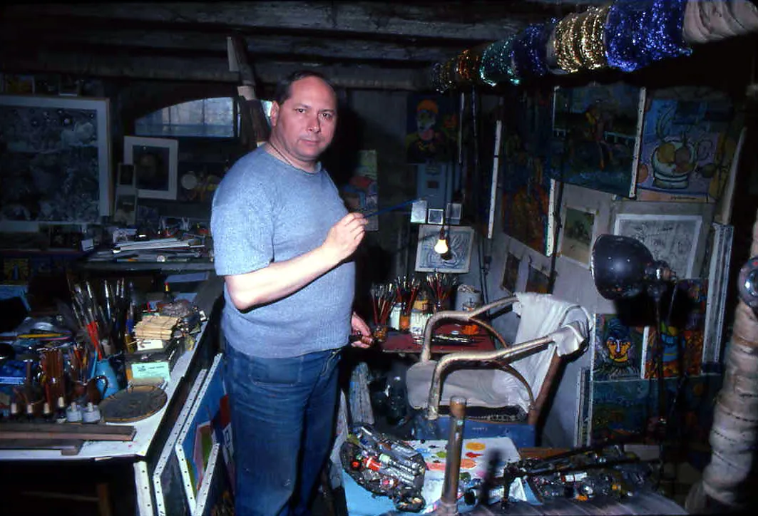 photo de Guy dans son atelier