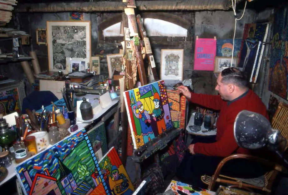 photo de Guy en train de peindre dans son atelier